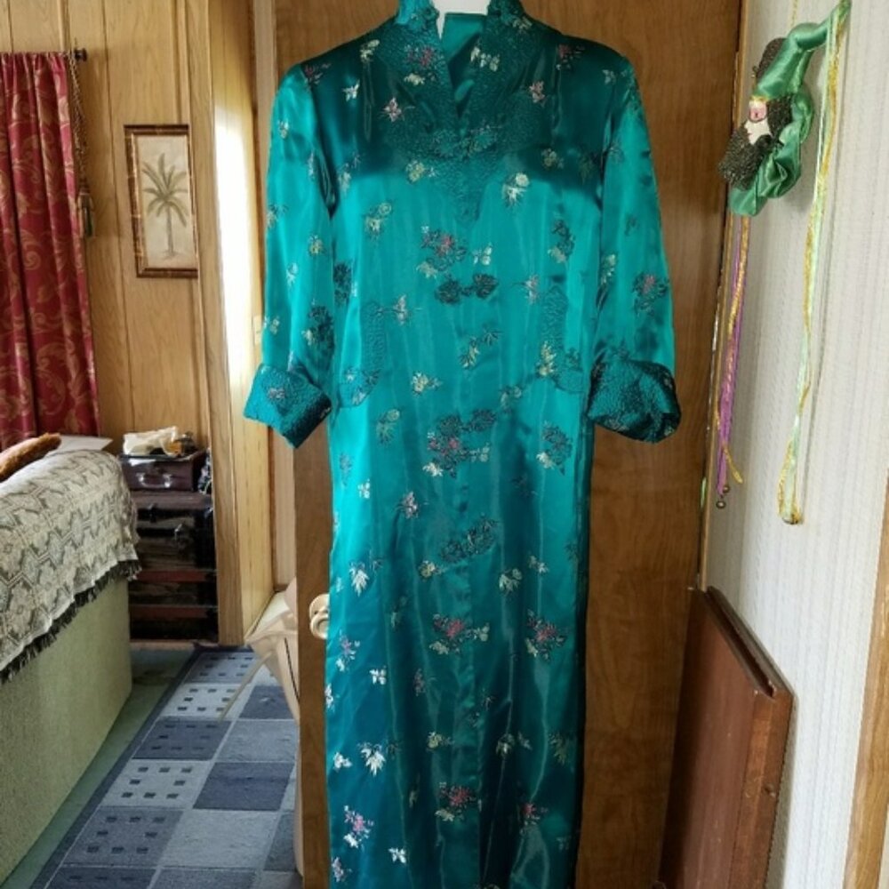 Gorgeous 80s silk Chinese robe vintage